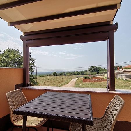 Magnavisum Kaštelir Exterior foto